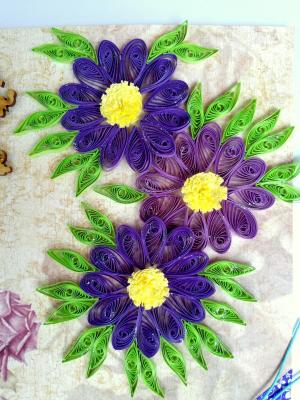 Purple Quilled Flowers With Bird Clock