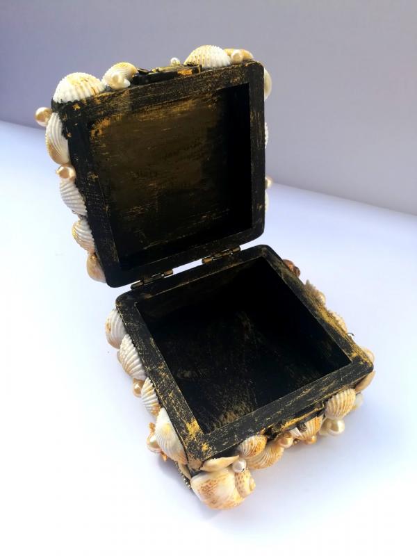 Sparkling Seashell Trinket Jewellery Box D1 image