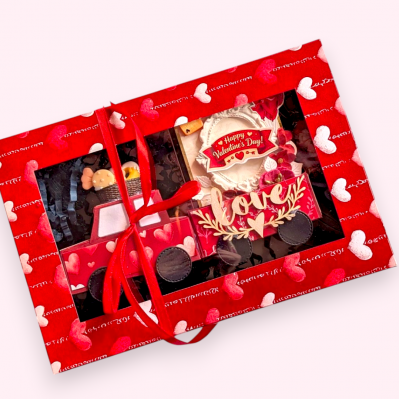 Cute Valentine Truck with Mini scrapbook
