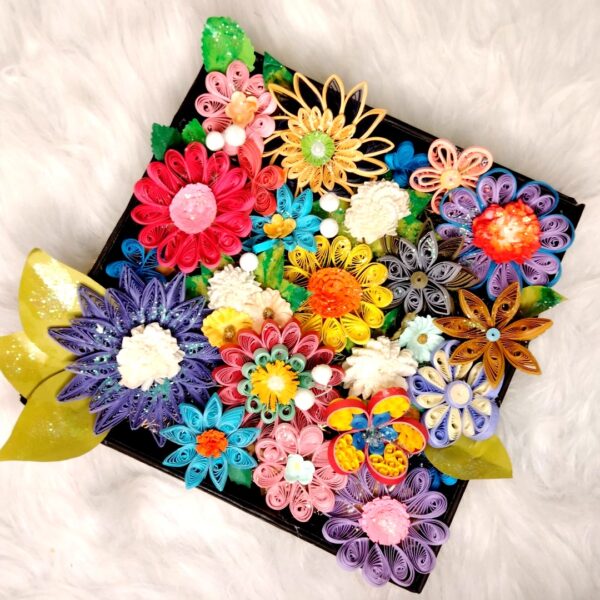 IMG20220918190105 Quilled flower Home decor tray