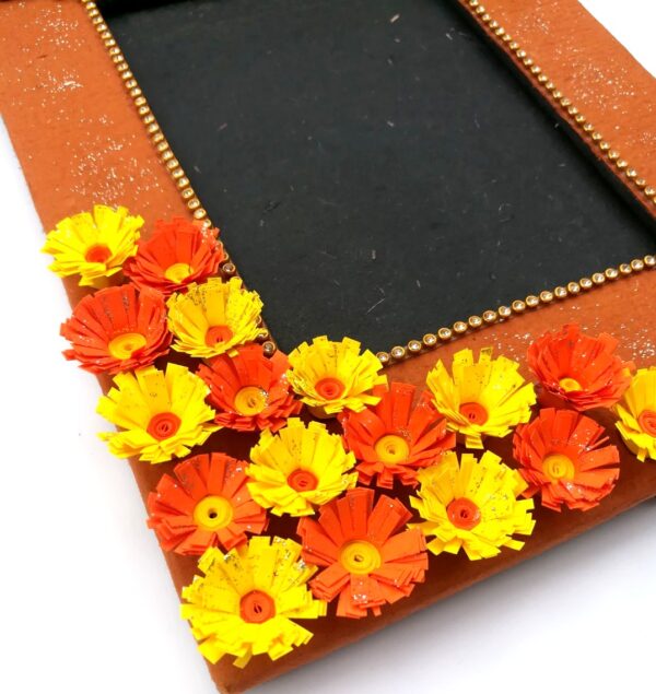 Quilled Flowers Photo Frame - Yell1 image Quilled Flowers Photo Frame - Yell1 image