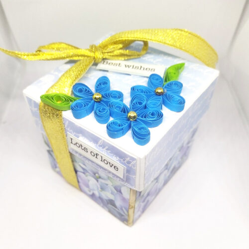 Pocket mini scrapbook in box
